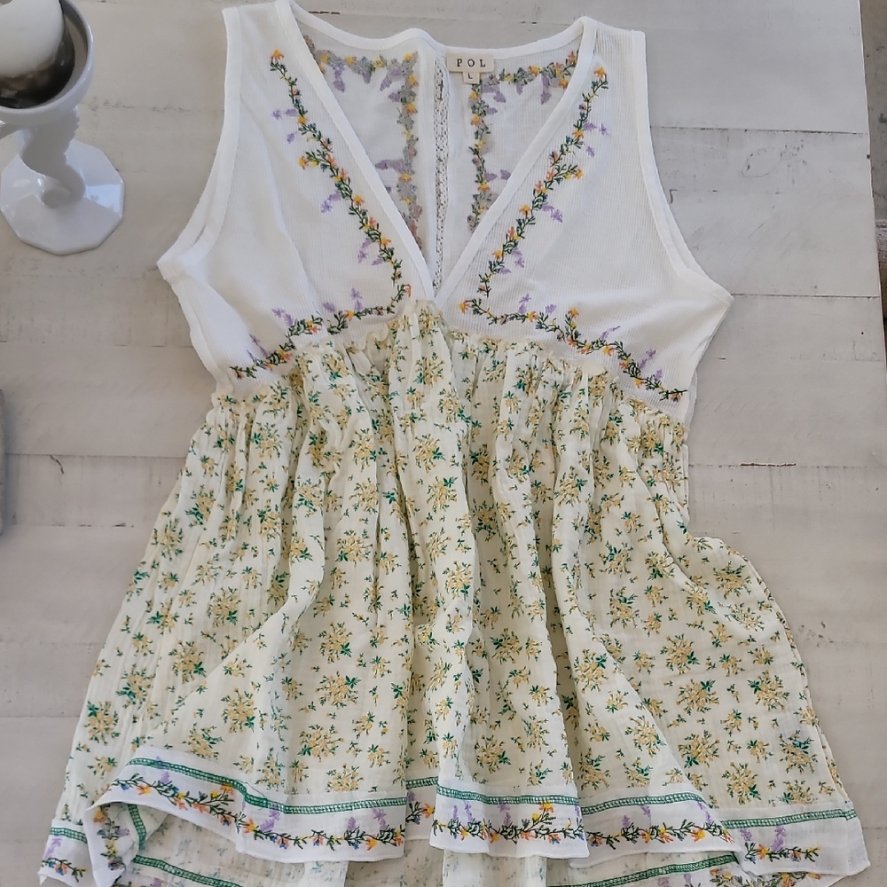 POL White and Green Floral Embroidered Top NWOT
